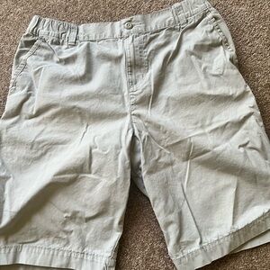 Boy’s Grey Columbia PFG Shorts, size XL